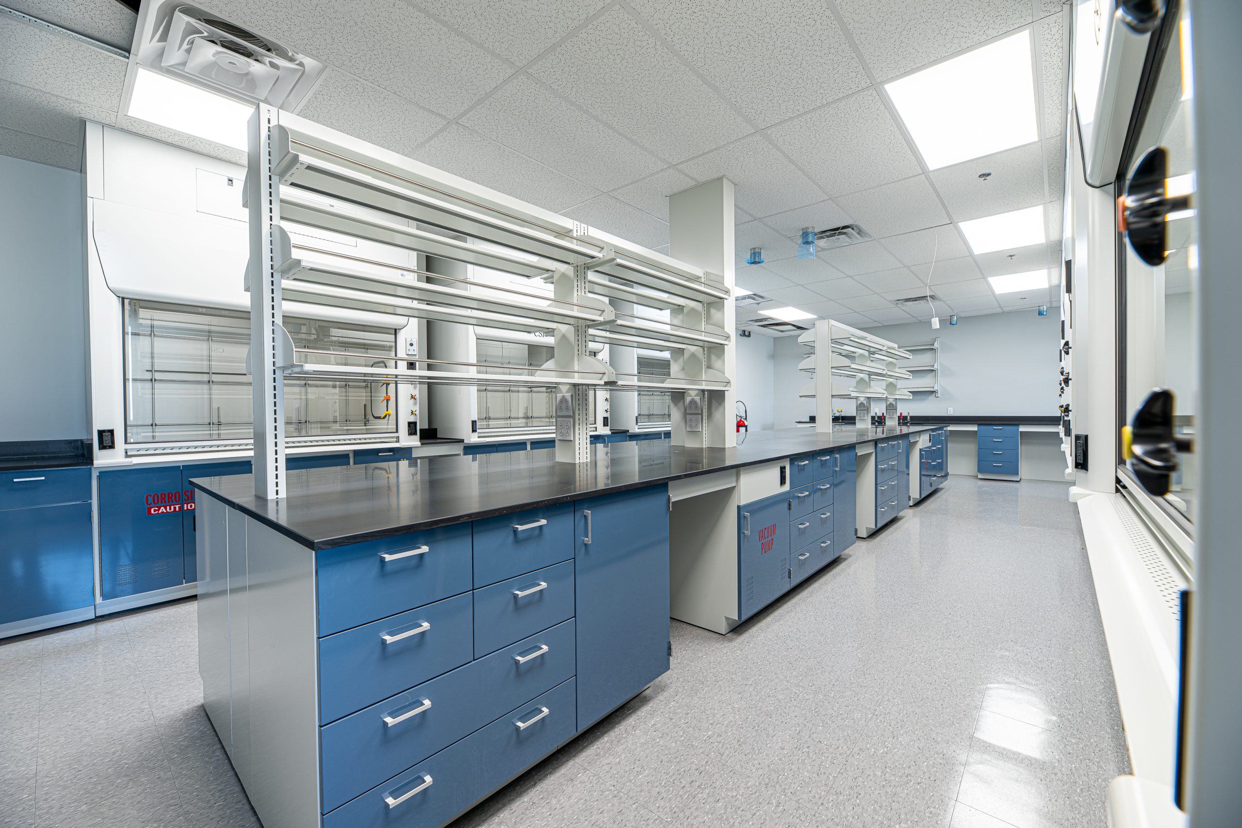 Chemical-Resistant Phenolic Laboratory Countertops 11 Ombrage Alexandria 24017 CSi montreal 6 scaled
